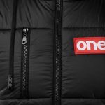 gilet da uomo nero con cappuccio tech one 3