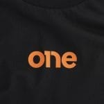 T-shirt premium da uomo nera - HTO - 04