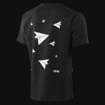 T-shirt premium da uomo nera - Paper Flight