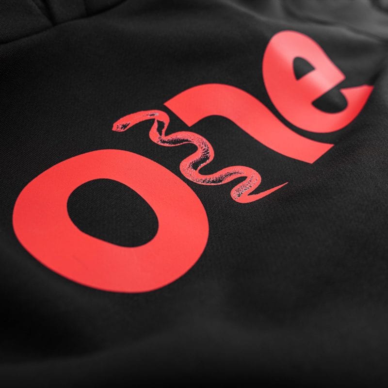 Felpa con cappuccio da uomo nera - SNK One - 04